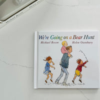 אנחנו יוצאים לציד דובים סט מתנות ספר וצעצועים מאת מייקל רוזן